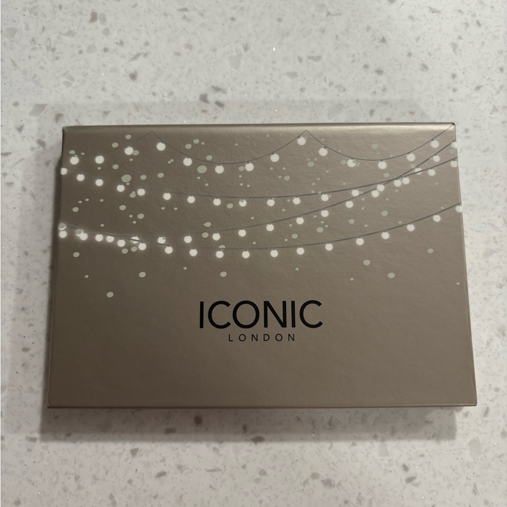 ICONIC London Glamorous Taupe Palette